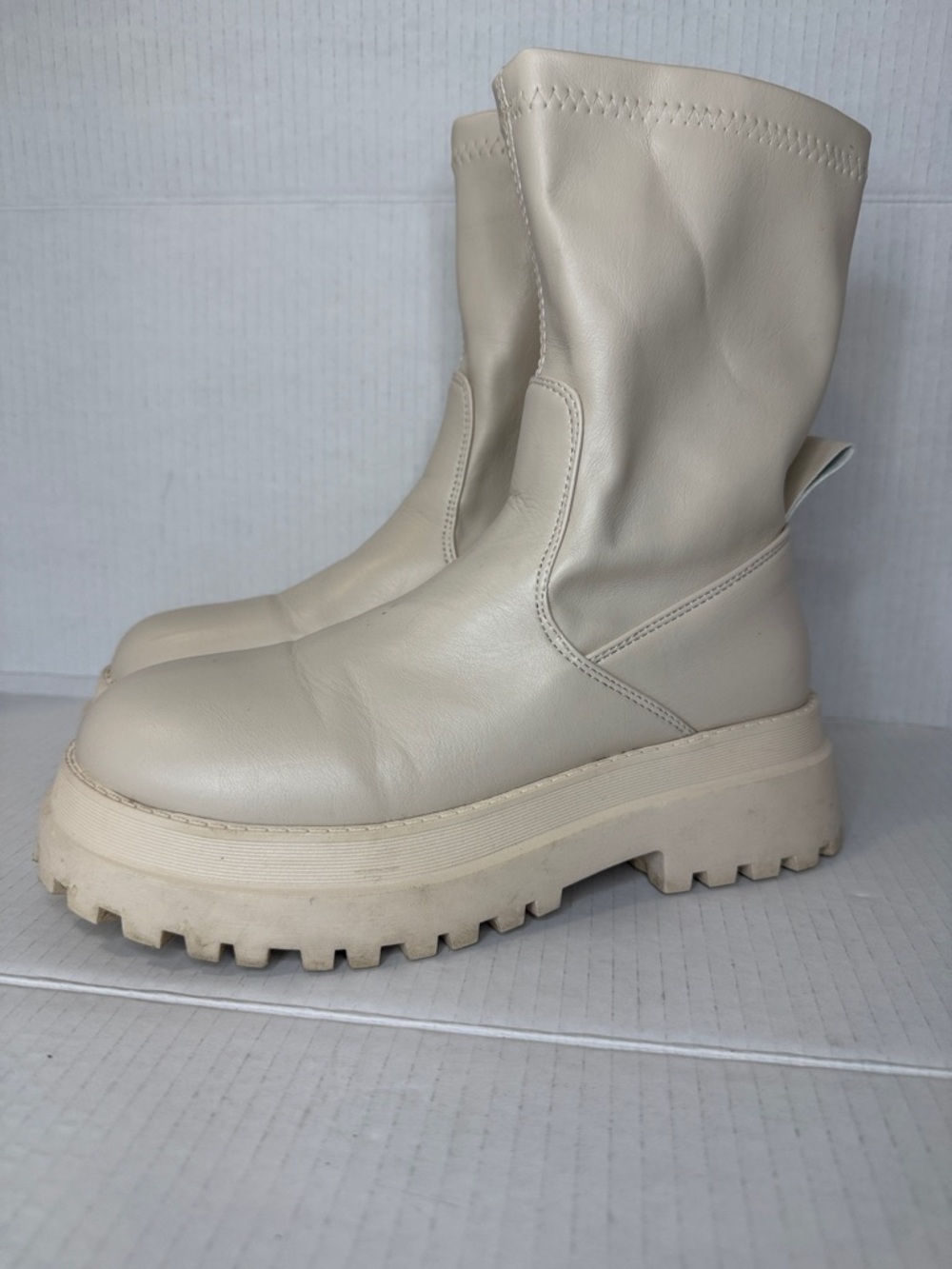 Cream Chunky Platform Boots Lug Sole Mid-Calf Pull-On Minimalist Sz 6
